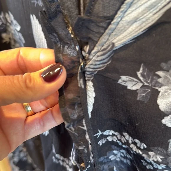 Elegant Black Floral Women's Top small. NWOT - Picture 4 of 8